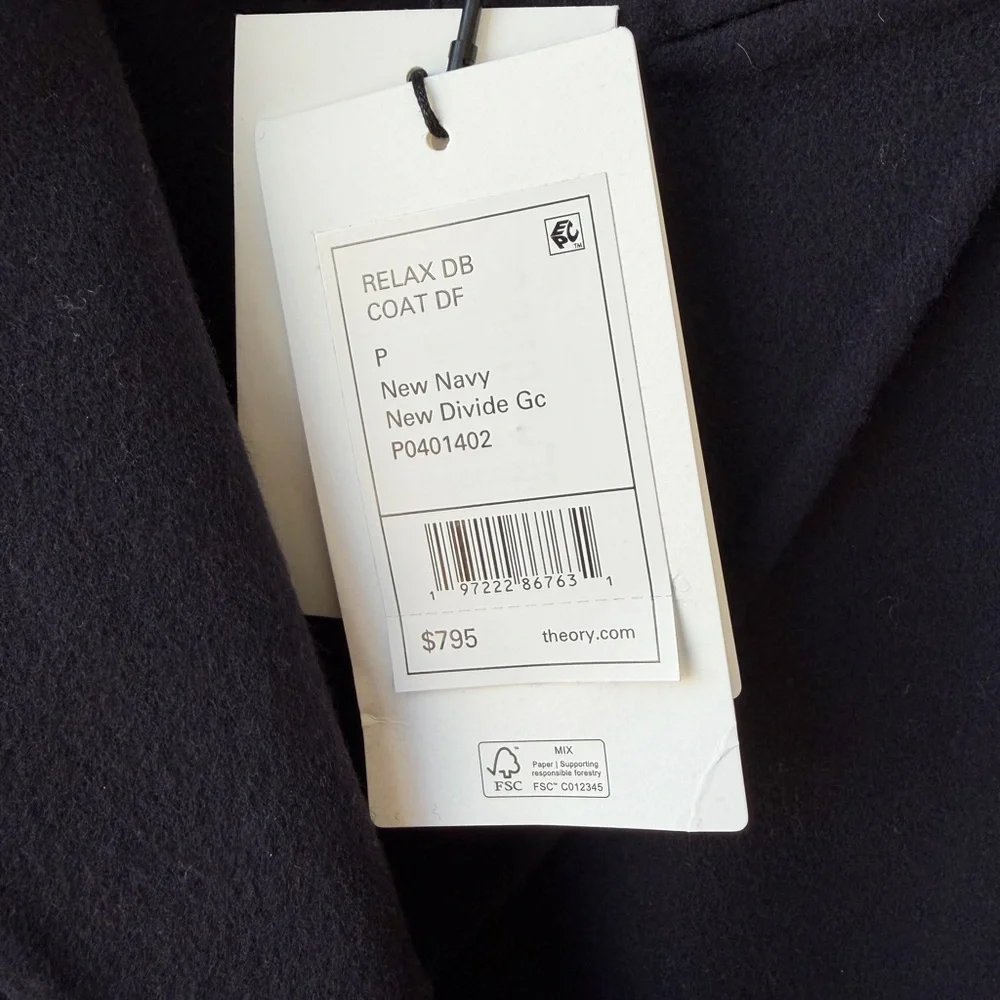 Theory Double-Breasted Coat in Double-Face
Wool-Cashmere - Picture 4 of 10